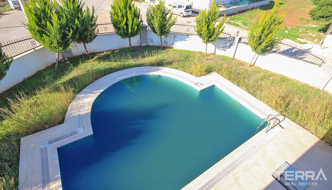 First-class Villa for Sale in Antalya Döşemealtı with Private Pool - 34726