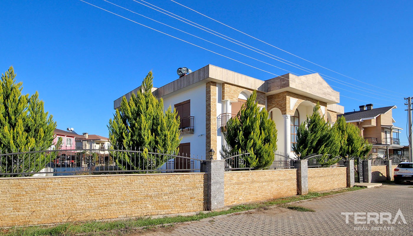 First-class Villa for Sale in Antalya Döşemealtı with Private Pool - 34732