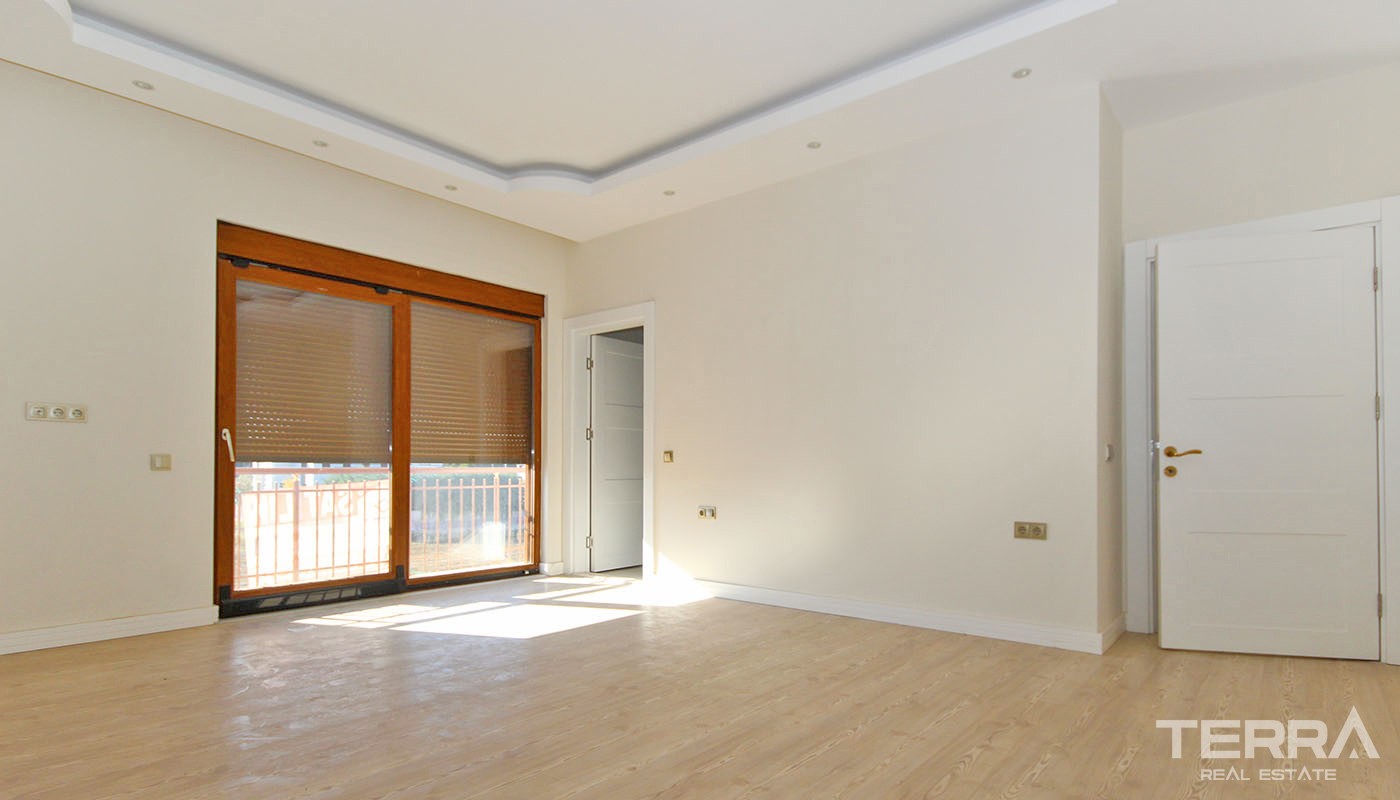 First-class Villa for Sale in Antalya Döşemealtı with Private Pool - 34738