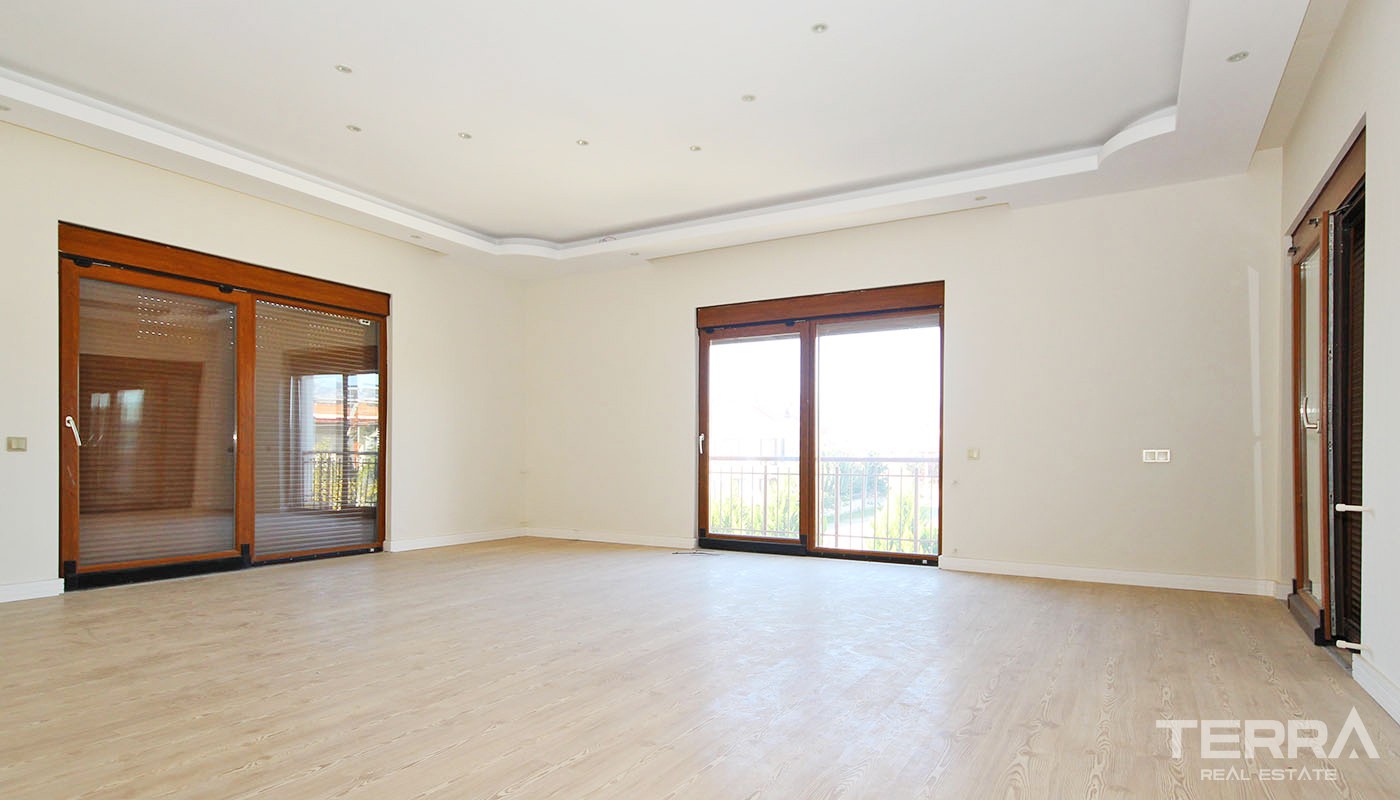 First-class Villa for Sale in Antalya Döşemealtı with Private Pool - 34739
