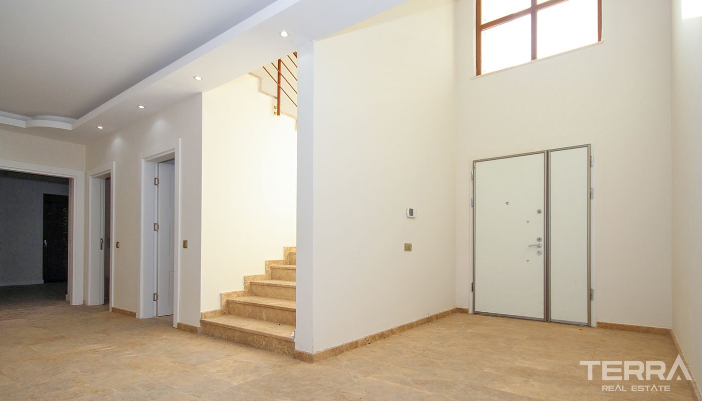 First-class Villa for Sale in Antalya Döşemealtı with Private Pool - 34748