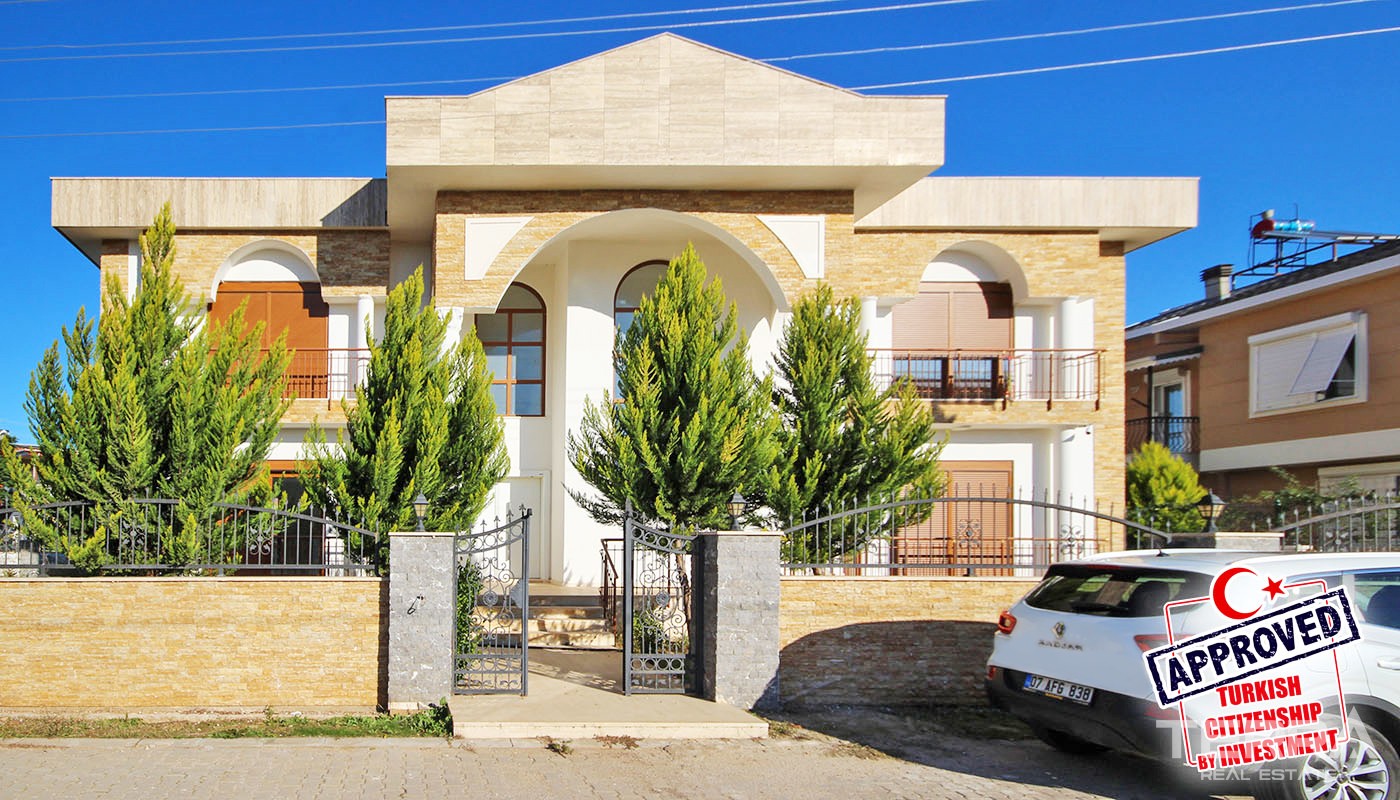 First-class Villa for Sale in Antalya Döşemealtı with Private Pool