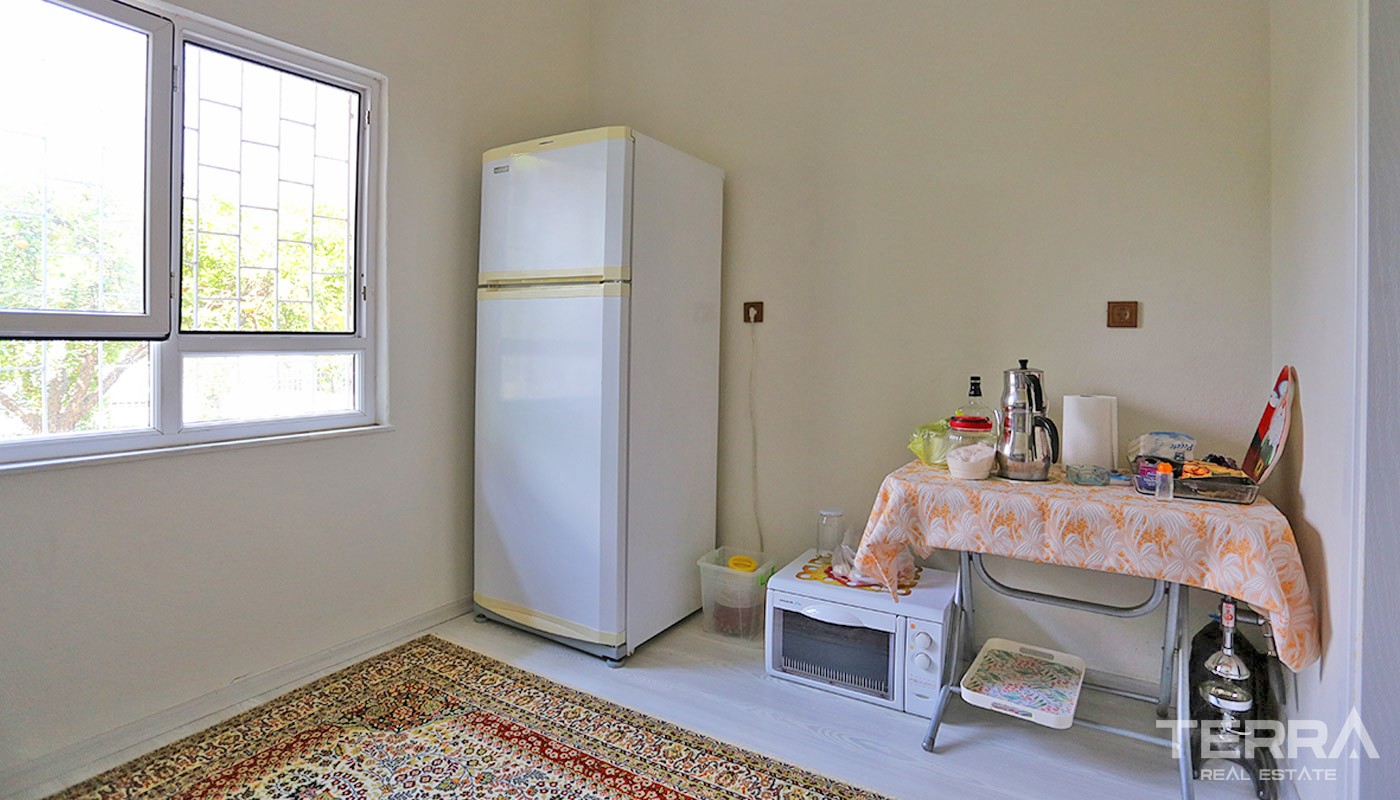 Resale House with Large Plot for Sale in Konyaaltı Antalya - 34861