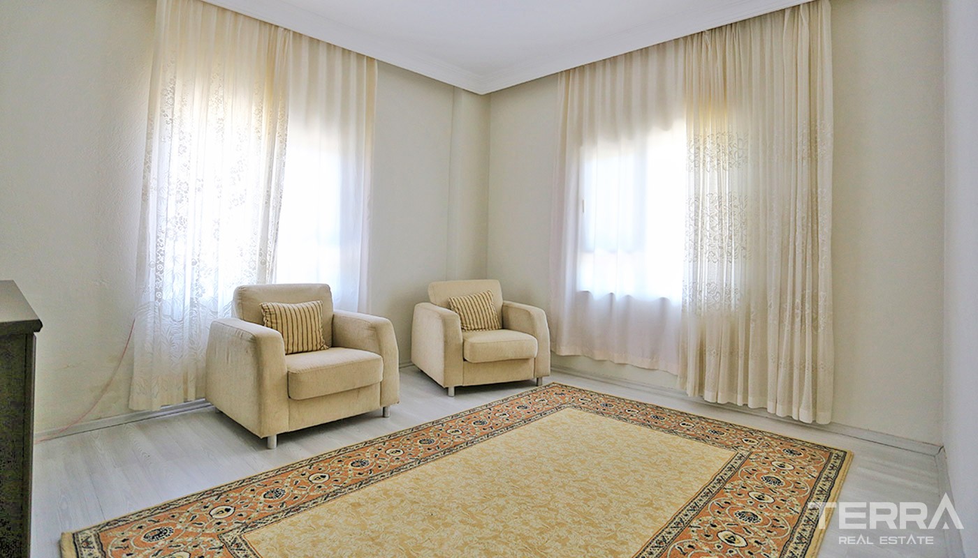 Resale House with Large Plot for Sale in Konyaaltı Antalya - 34862