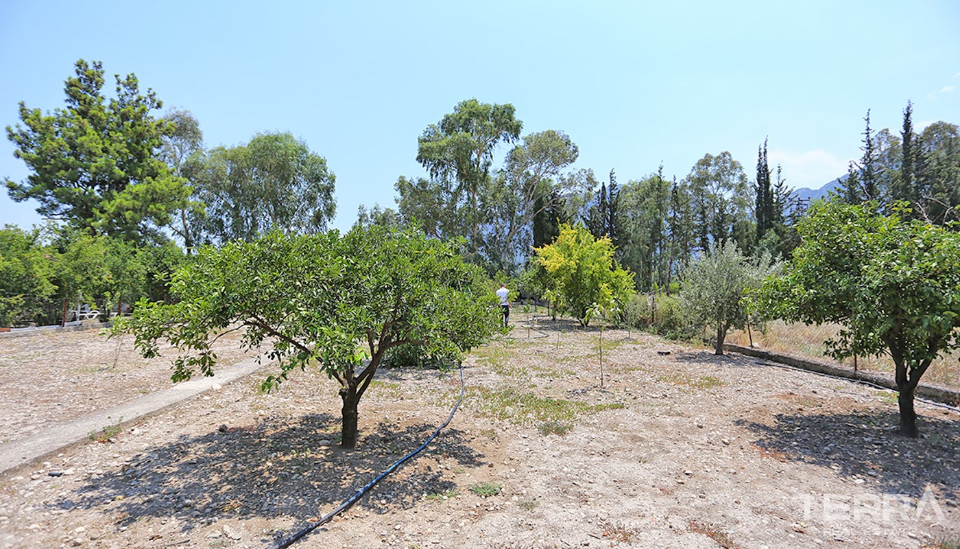 Resale House with Large Plot for Sale in Konyaaltı Antalya - 34863