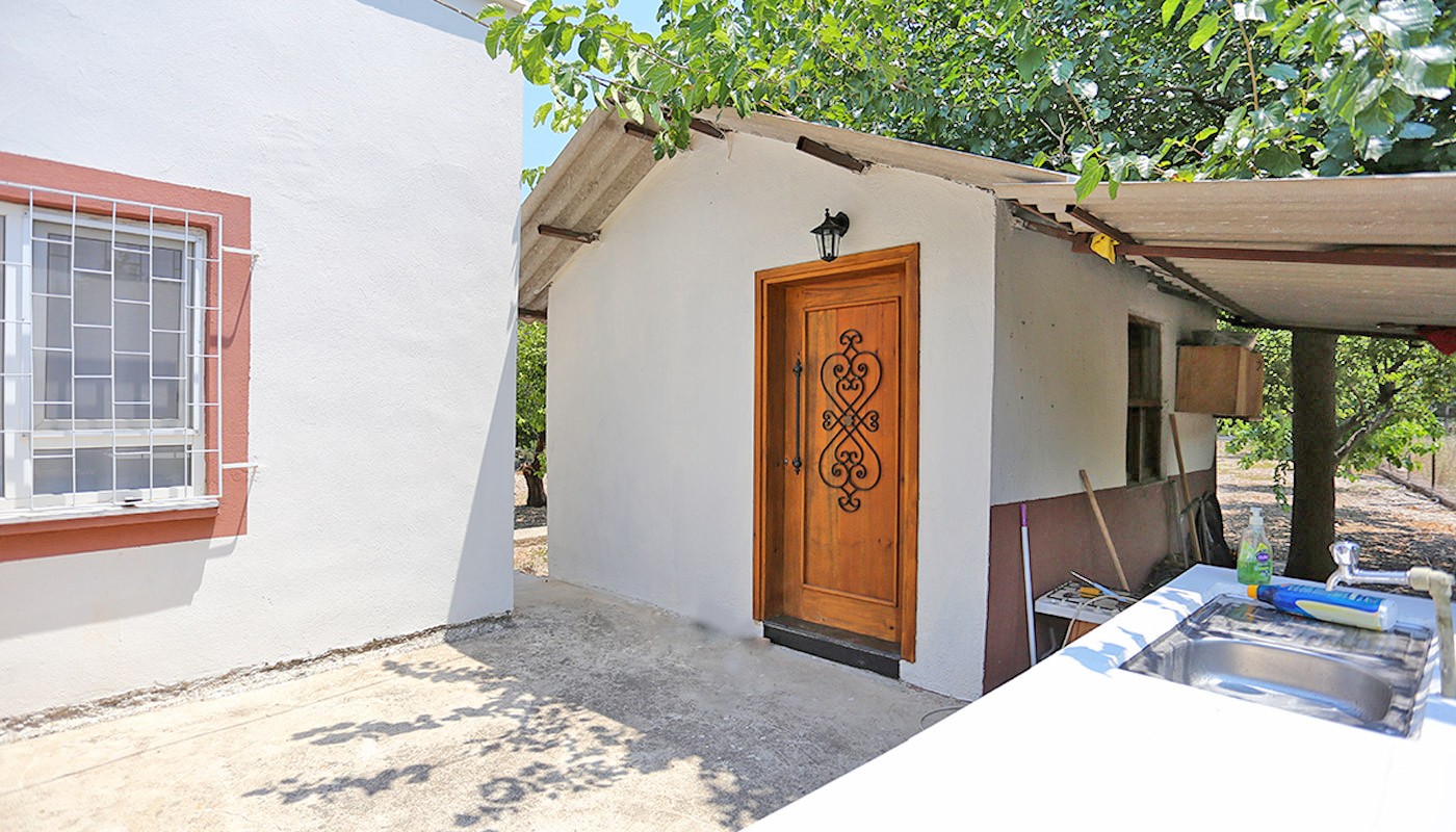 Resale House with Large Plot for Sale in Konyaaltı Antalya - 34868