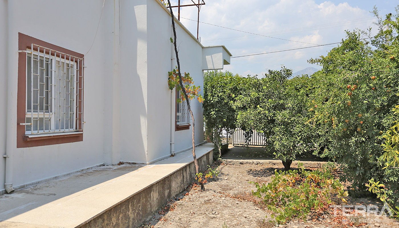 Resale House with Large Plot for Sale in Konyaaltı Antalya - 34872