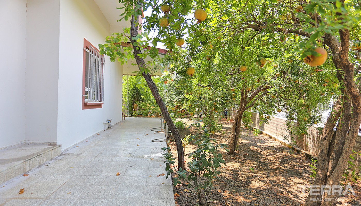Resale House with Large Plot for Sale in Konyaaltı Antalya - 34873