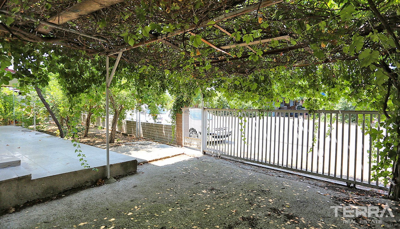 Resale House with Large Plot for Sale in Konyaaltı Antalya - 34875