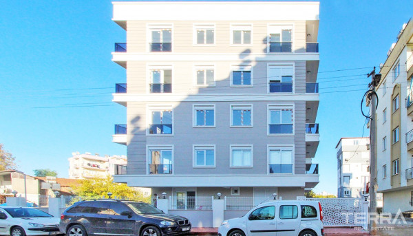 Appartements Bon Marché Dans Un Emplacement Central de Muratpaşa