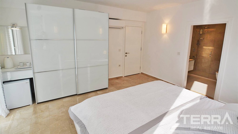 Elegant Villa with Luxury Features and Large Garden in Fethiye Ovacık - 35170