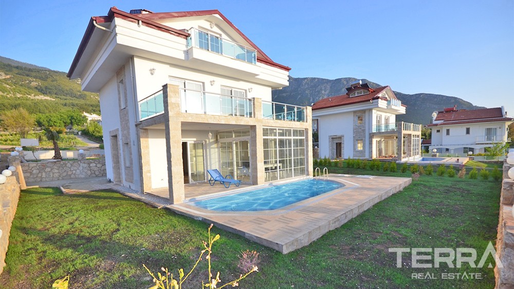 Fertige freistehende Villa mit privatem Garten und Pool in Ovacık