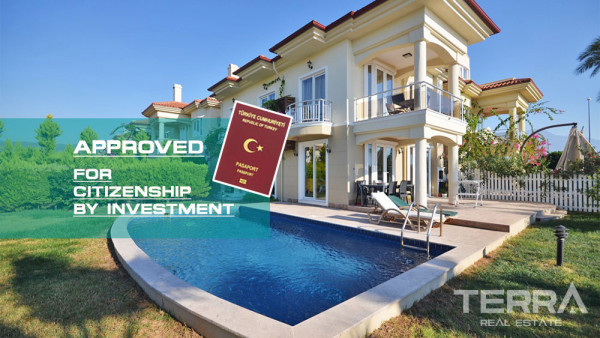 Villa Front Mer à Vendre à Fethiye Avec Piscine Privée et Beau Jardin
