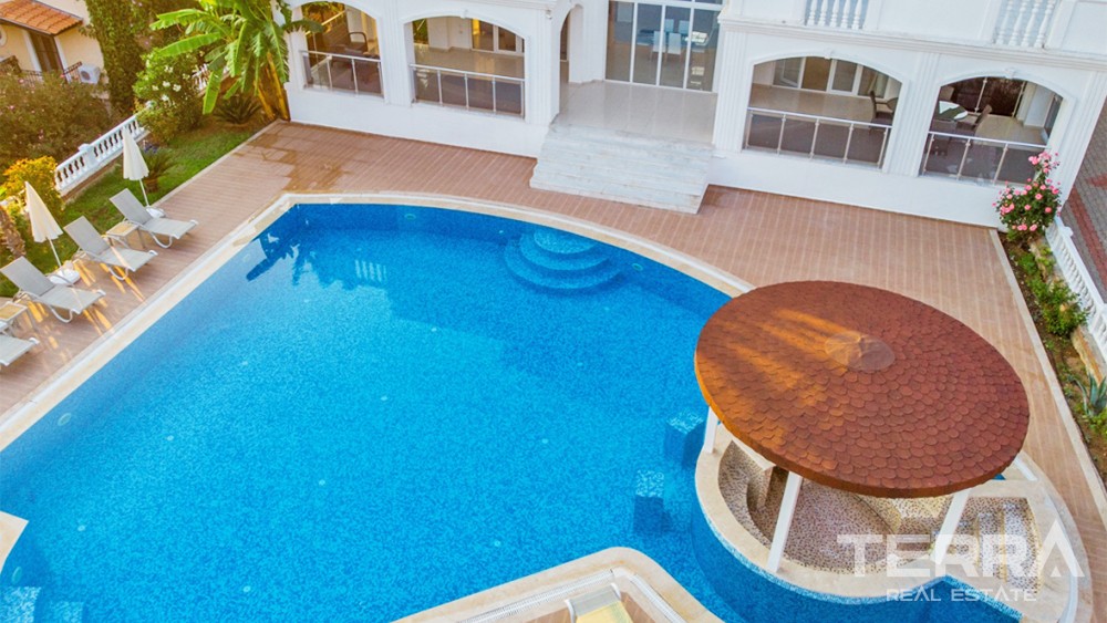 Elegant Villa with Spacious Garden and Private Pool in Fethiye Ovacık - 35346