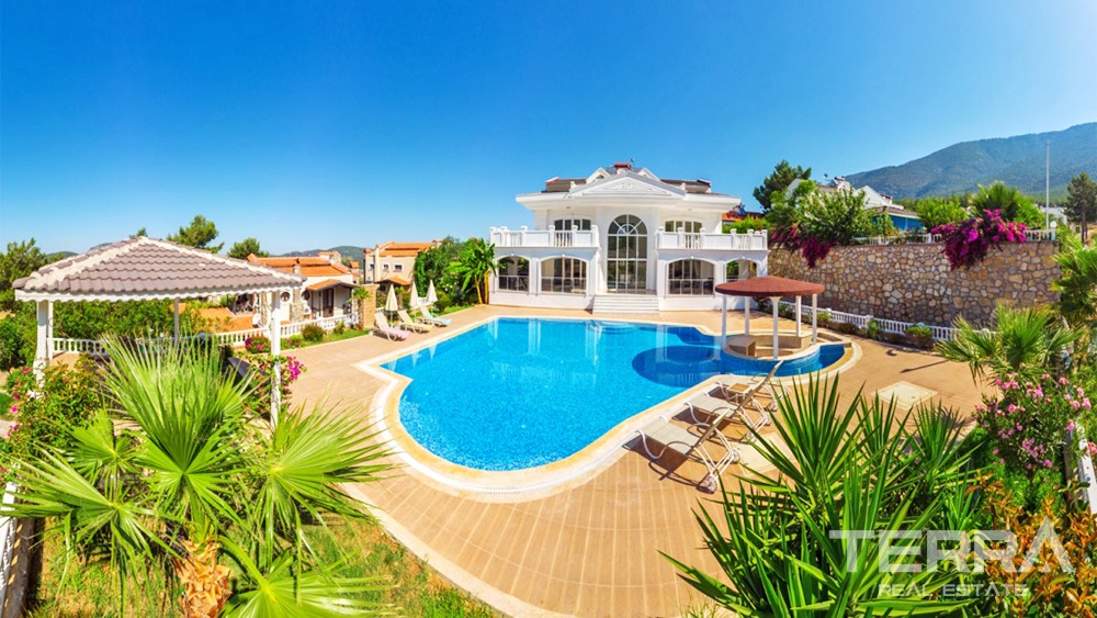 Elegant Villa with Spacious Garden and Private Pool in Fethiye Ovacık - 35347