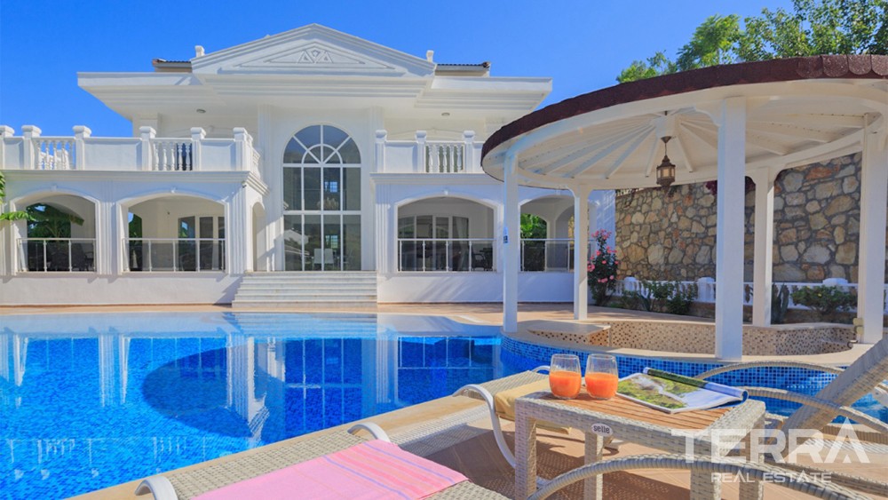 Elegant Villa with Spacious Garden and Private Pool in Fethiye Ovacık - 35353