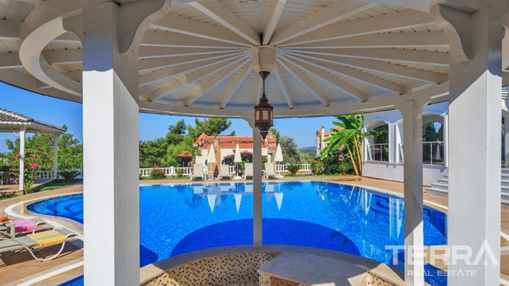 Elegant Villa with Spacious Garden and Private Pool in Fethiye Ovacık - 35356