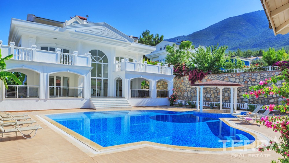Elegant Villa with Spacious Garden and Private Pool in Fethiye Ovacık - 35360