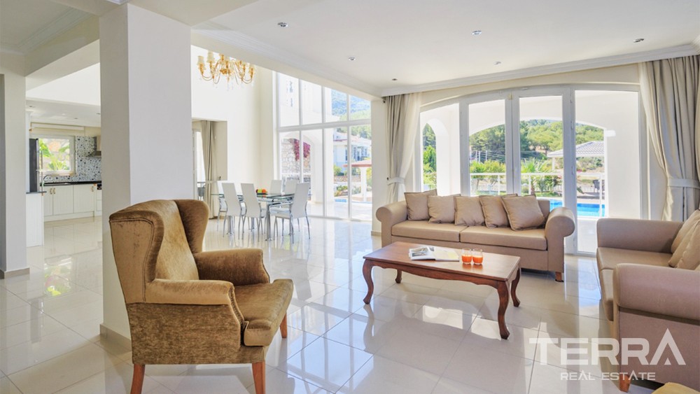Elegant Villa with Spacious Garden and Private Pool in Fethiye Ovacık - 35365