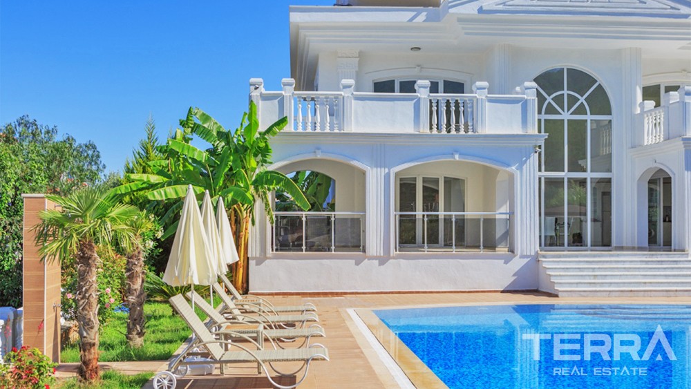 Elegant Villa with Spacious Garden and Private Pool in Fethiye Ovacık - 35366