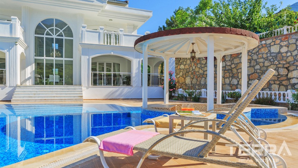 Elegant Villa with Spacious Garden and Private Pool in Fethiye Ovacık - 35367