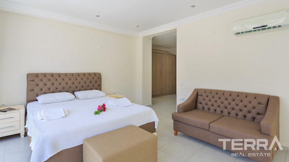 Elegant Villa with Spacious Garden and Private Pool in Fethiye Ovacık - 35371