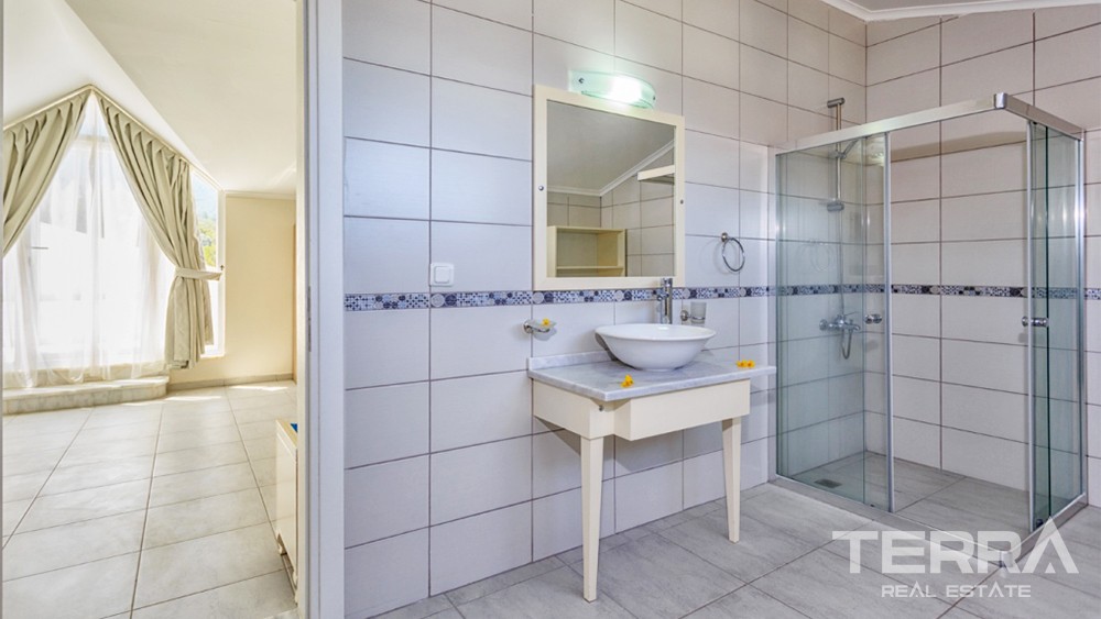 Elegant Villa with Spacious Garden and Private Pool in Fethiye Ovacık - 35384