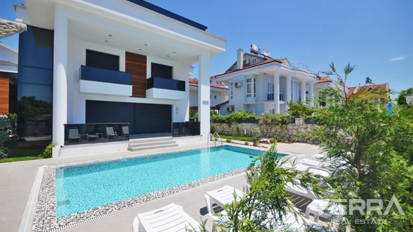 Maison Luxueuse Avec Piscine Privée à Vendre à Fethiye Çaliş