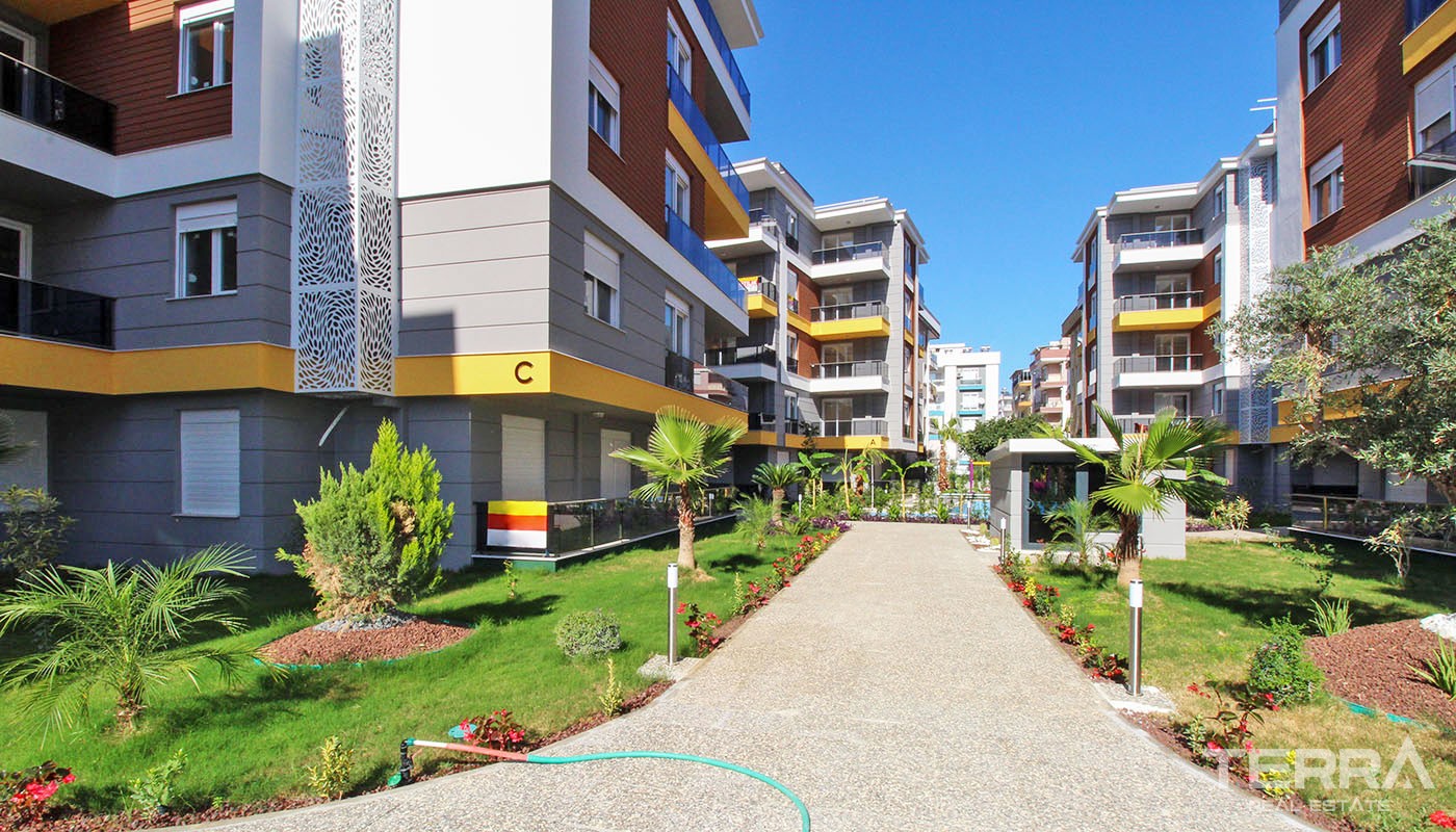 Family Flats for Sale with Central Location in Antalya - 35945