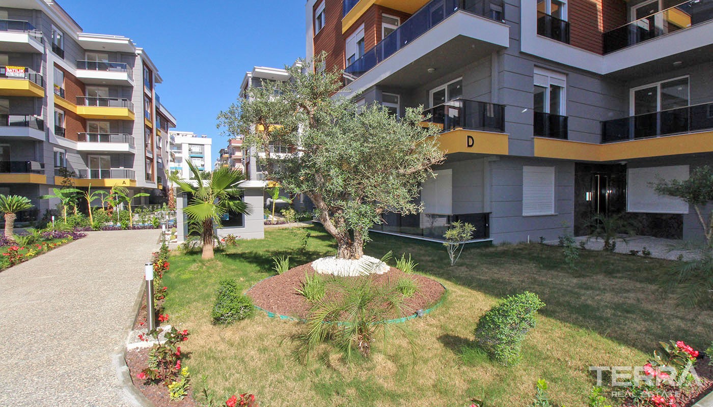 Family Flats for Sale with Central Location in Antalya - 35946