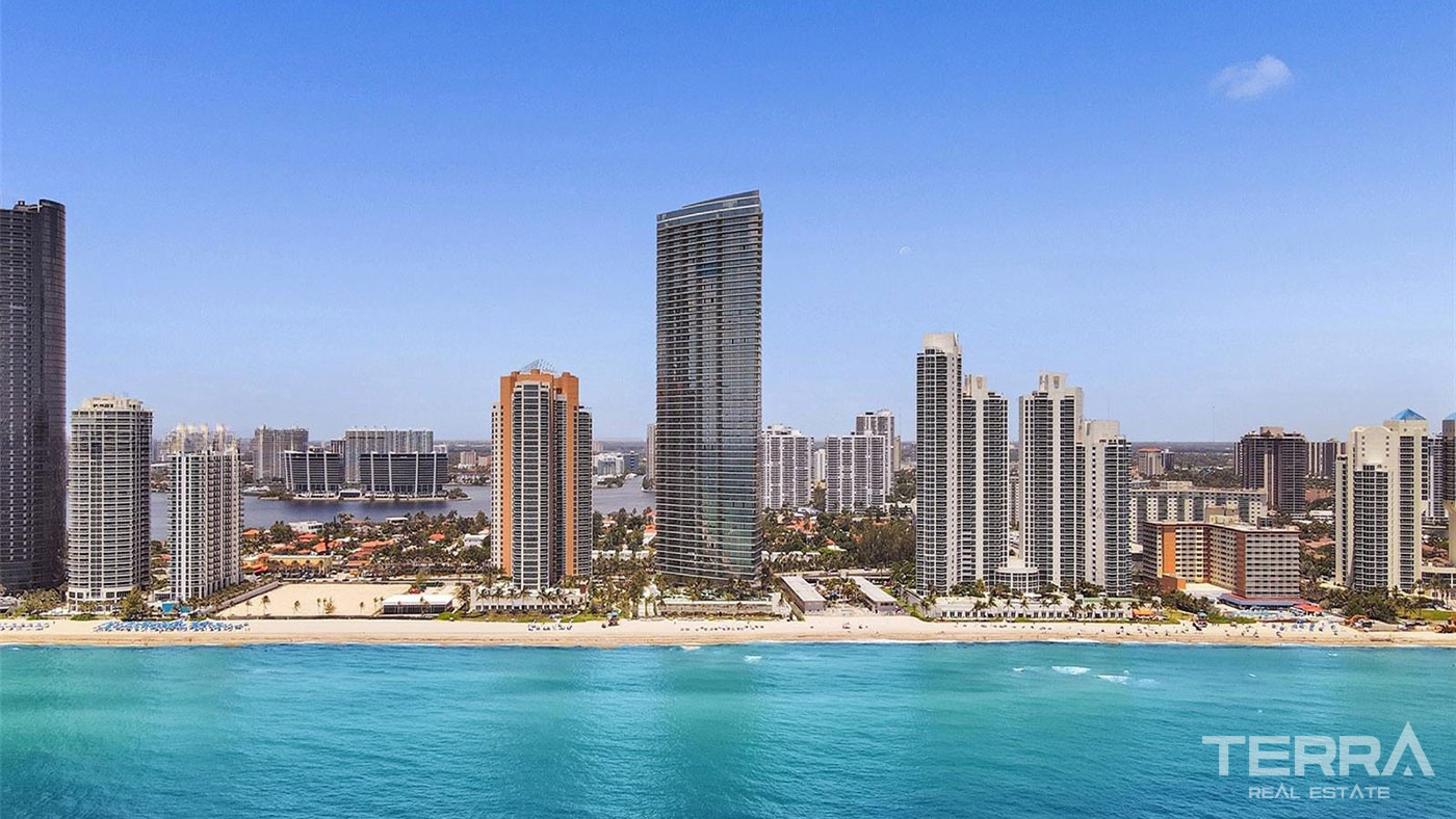 Seafront Apartments in Miami's Prestigious Armani Casa Project - 101107