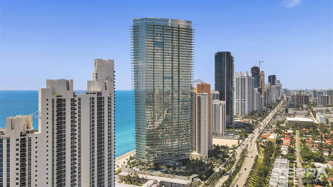 Seafront Apartments in Miami's Prestigious Armani Casa Project - 101109