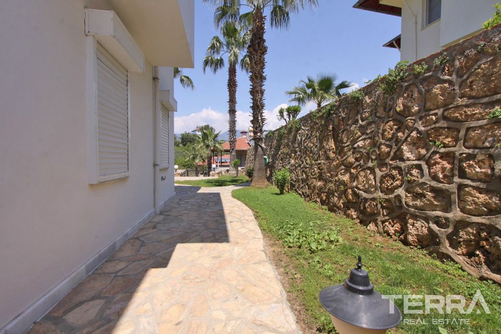 Remarkable Villa in the Development With Common-Use Pool in Oba - 38309