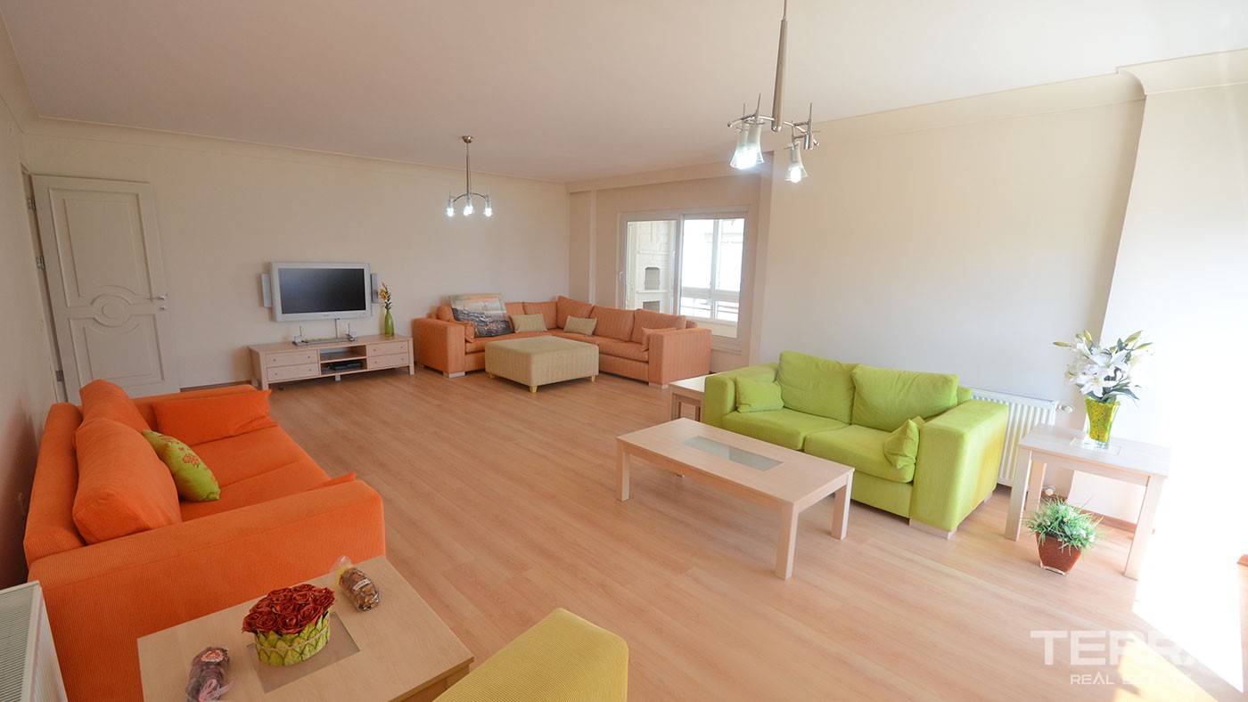 Seafront Family Apartment Facing Famous Cleopatra Beach in Alanya - 38763