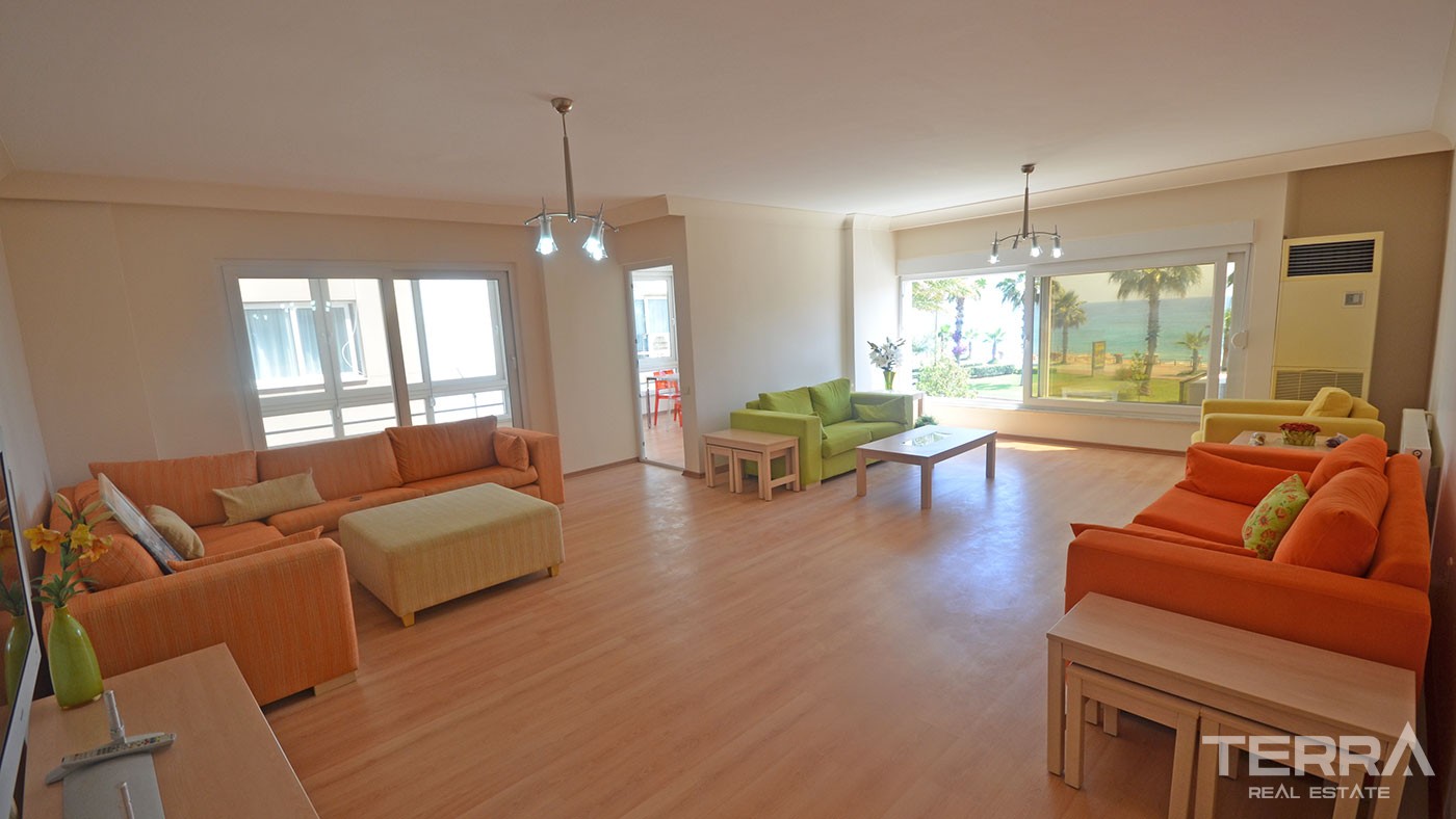 Seafront Family Apartment Facing Famous Cleopatra Beach in Alanya - 38764