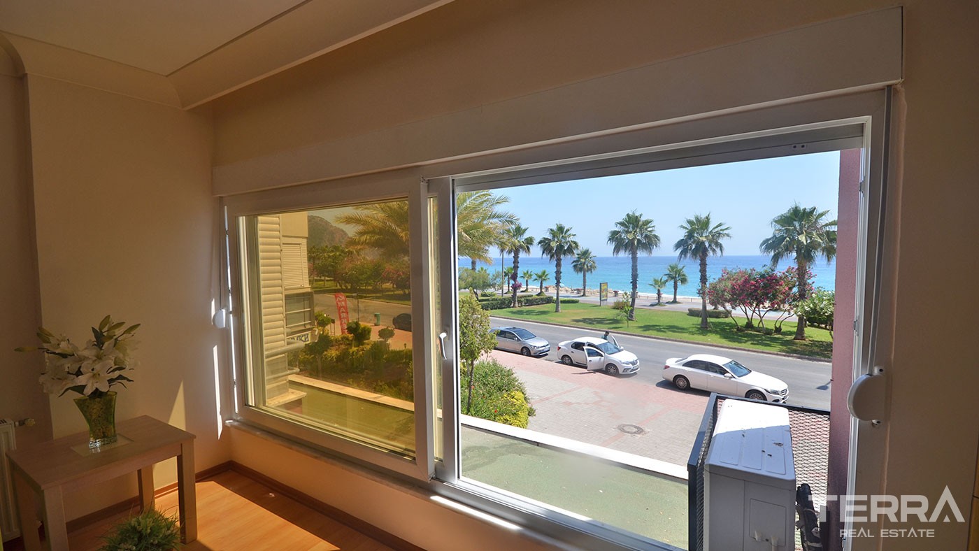 Seafront Family Apartment Facing Famous Cleopatra Beach in Alanya - 38765