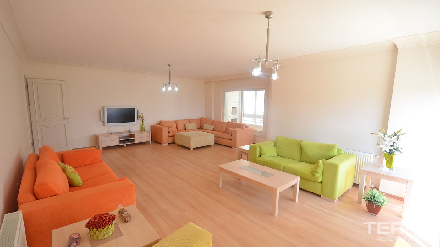 Seafront Family Apartment Facing Famous Cleopatra Beach in Alanya - 38767