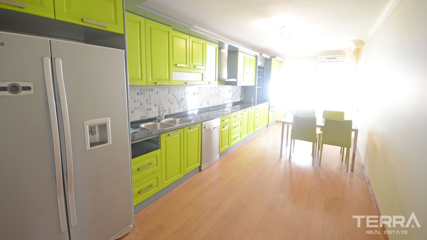 Seafront Family Apartment Facing Famous Cleopatra Beach in Alanya - 38771
