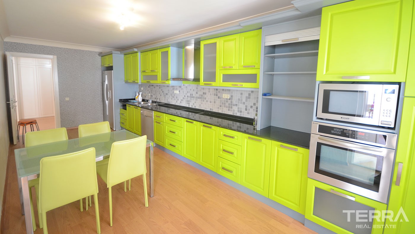 Seafront Family Apartment Facing Famous Cleopatra Beach in Alanya - 38772
