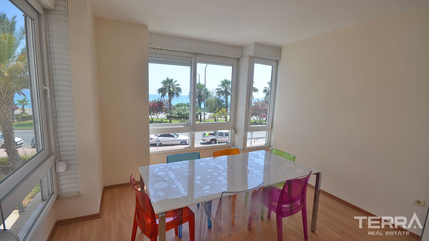 Seafront Family Apartment Facing Famous Cleopatra Beach in Alanya - 38778