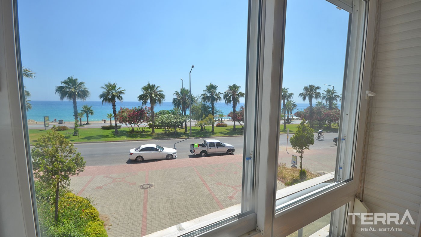 Seafront Family Apartment Facing Famous Cleopatra Beach in Alanya - 38780