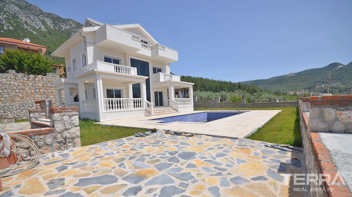 Modern Four Bed Villa Offering Mountains Views in Fethiye Üzümlü - 39143
