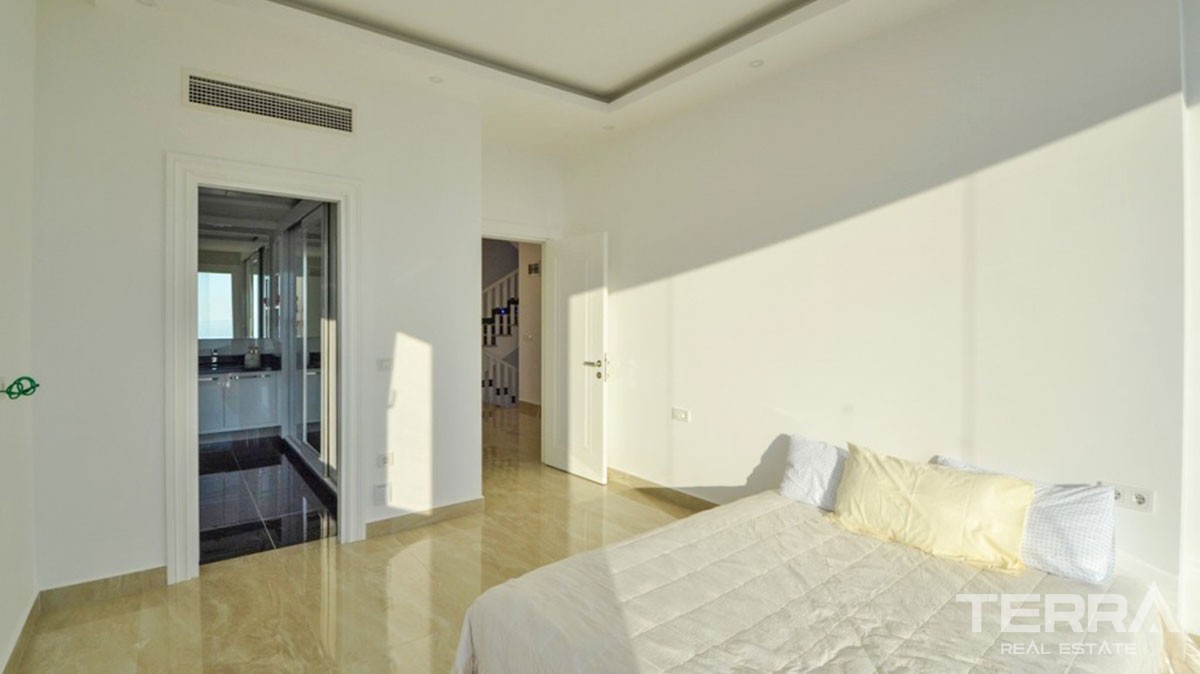 Amazing Villa with an Excellent Panoramic View in Alanya Kargıcak - 39375