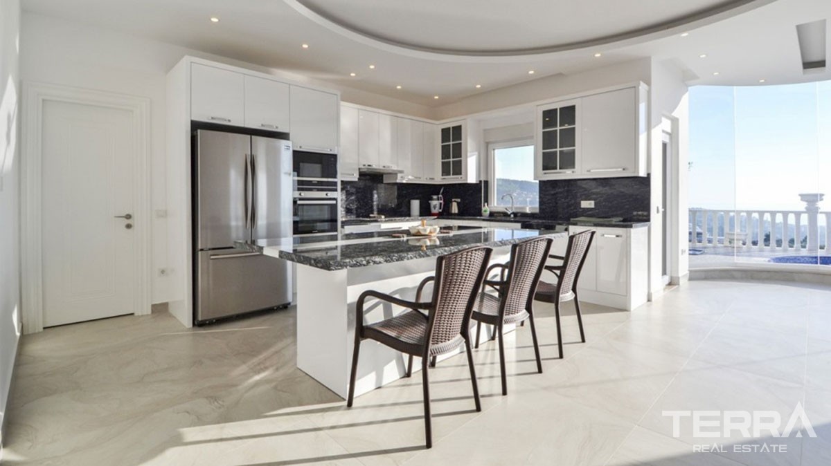 Amazing Villa with an Excellent Panoramic View in Alanya Kargıcak - 39377