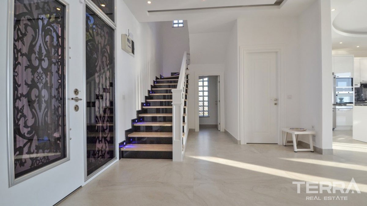Amazing Villa with an Excellent Panoramic View in Alanya Kargıcak - 39382