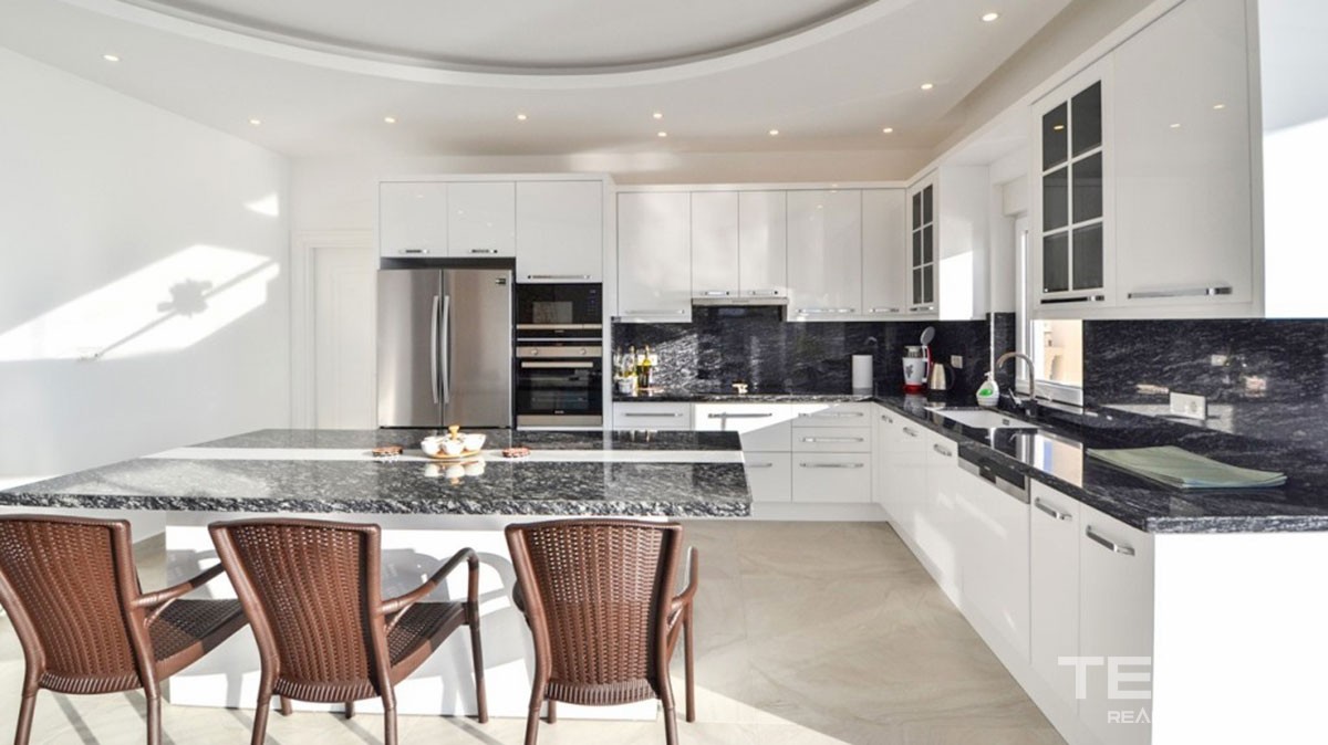 Amazing Villa with an Excellent Panoramic View in Alanya Kargıcak - 39383