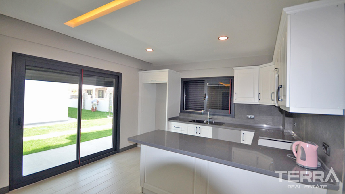 Modern Detached House with Private Pool for Sale in Fethiye Calış - 56137