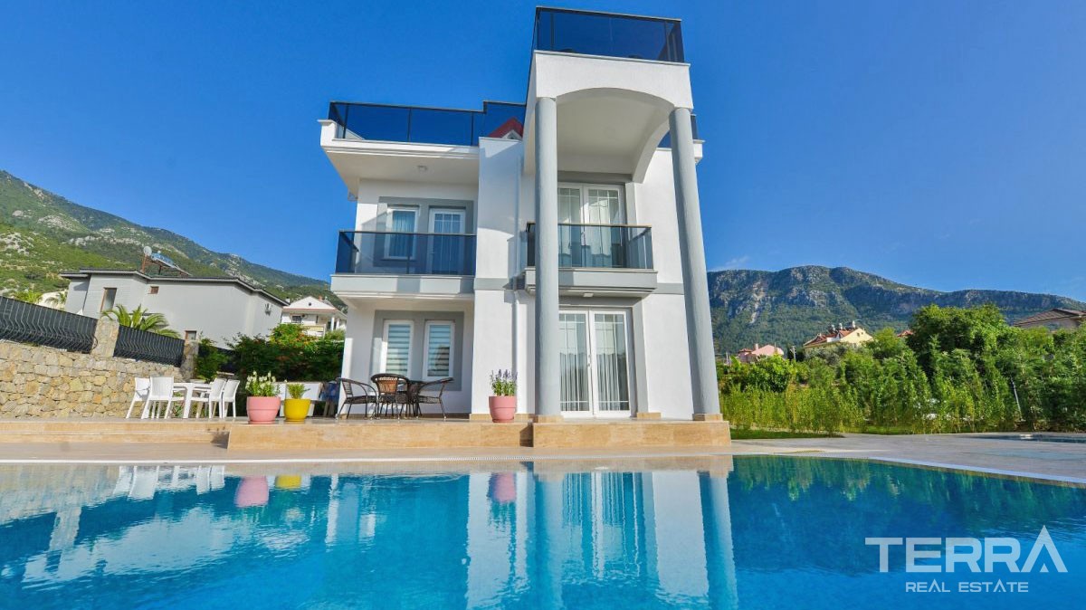 Modern Villa in Ovacık mit Blick auf die Berge und großem Garten