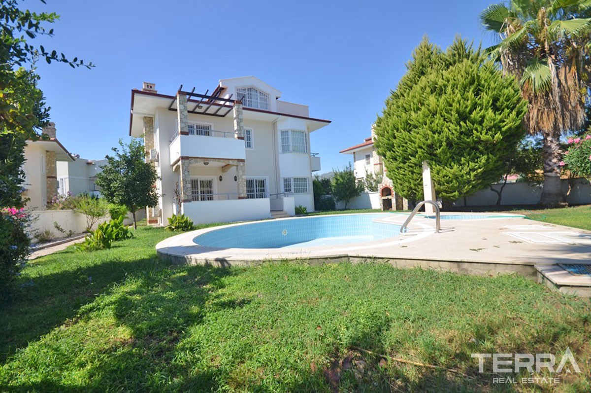 Möblierte freistehende Villa mit privatem Pool zum Verkauf in Fethiye