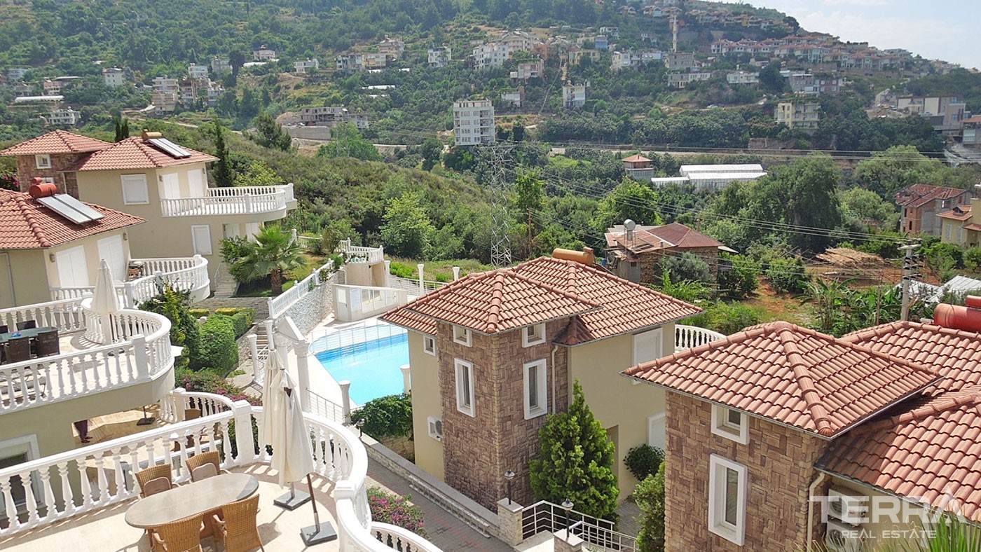 Sea View and Fully Equipped Detached Villa for Sale in Alanya Tepe - 40504
